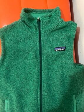 Patagonia Women’s Dark Green Full-Zip Fleece Vest